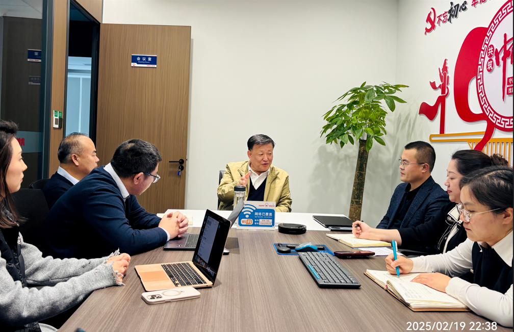 奧克股份董事長朱建民蒞臨上海奧克指導工作